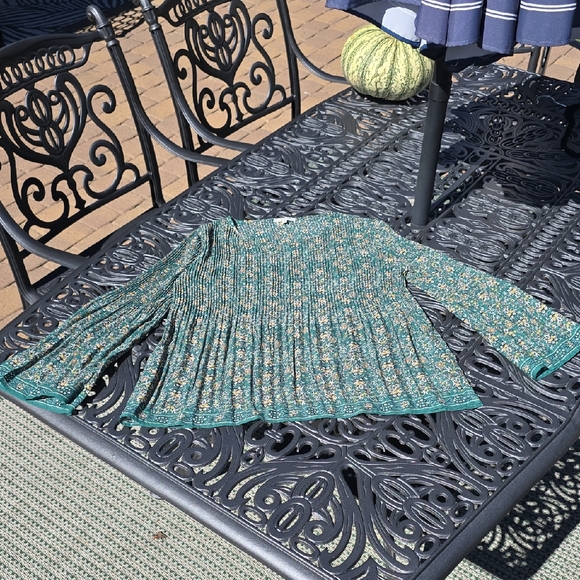 Max Studio Green Floral Blouse - Picture 2 of 9